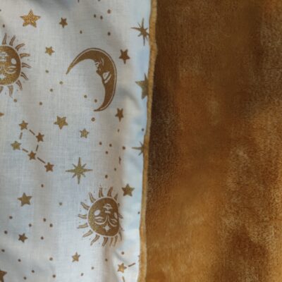 photo d'un hamac simple pour furet couleur miel et motif soleil